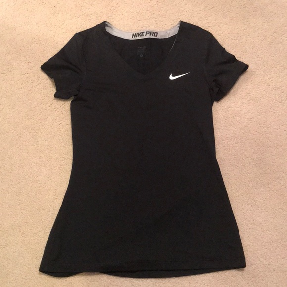 Black nike athletic tee - Picture 1 of 3